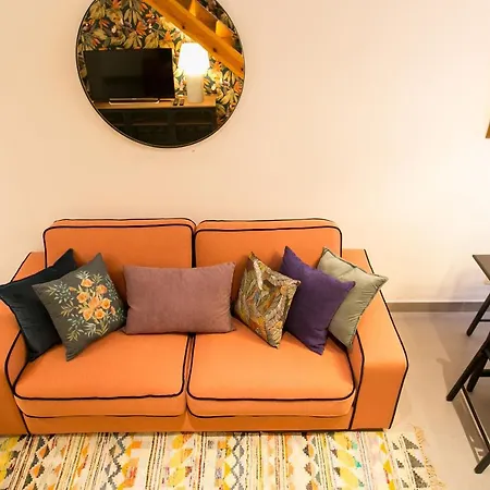 Beautiful House With Patio In Heart! * Lisbona