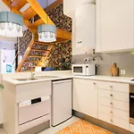 Beautiful House With Patio In Heart! *