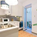 Beautiful House With Patio In Heart! Lisboa