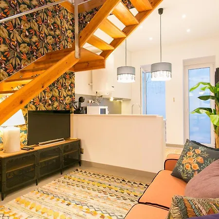 Beautiful House With Patio In Heart! Апартаменты Лиссабон