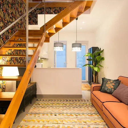Beautiful House With Patio In Heart! Апартаменты Лиссабон