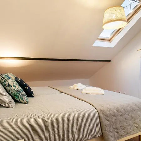 Апартаменты Beautiful House With Patio In Heart! Лиссабон