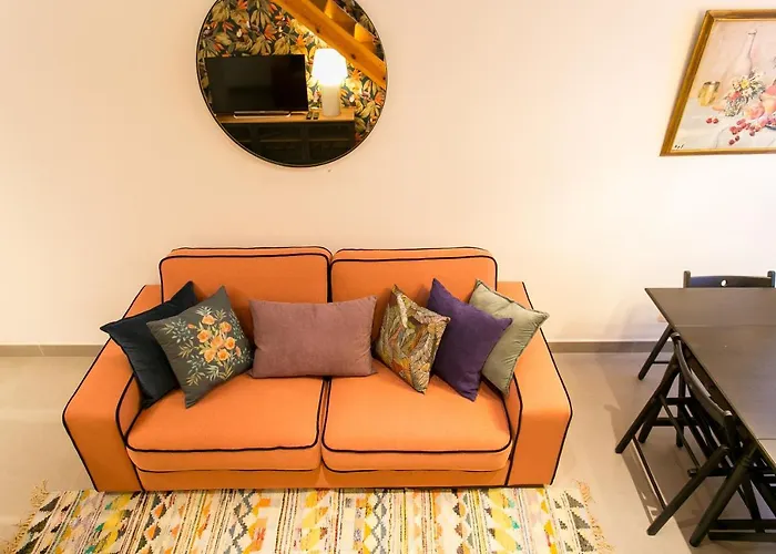 Beautiful House With Patio In Heart! * Lisboa