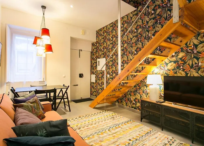 Beautiful House With Patio In Heart! Lisboa
