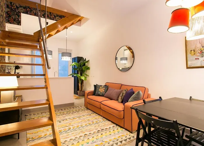 Beautiful House With Patio In Heart! Lisboa