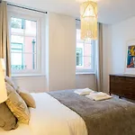 Apartmán Beautiful House With Patio In Heart! *