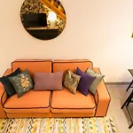 Beautiful House With Patio In Heart! * Lisboa