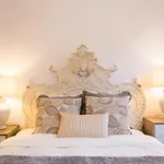 Beautiful House With Patio In Heart! * Lisboa